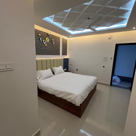 Snr Venus Hotels Tirupati Esterno foto