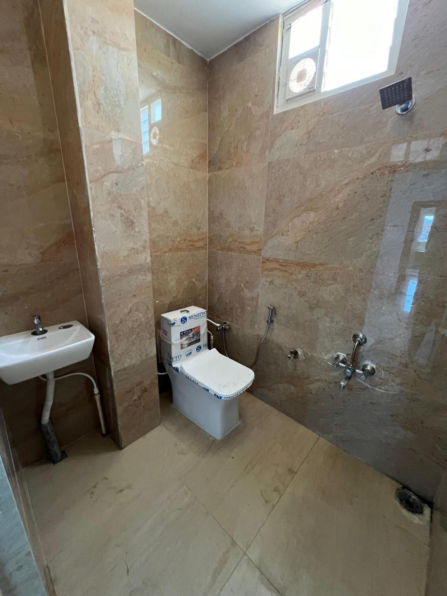 Snr Venus Hotels Tirupati Esterno foto