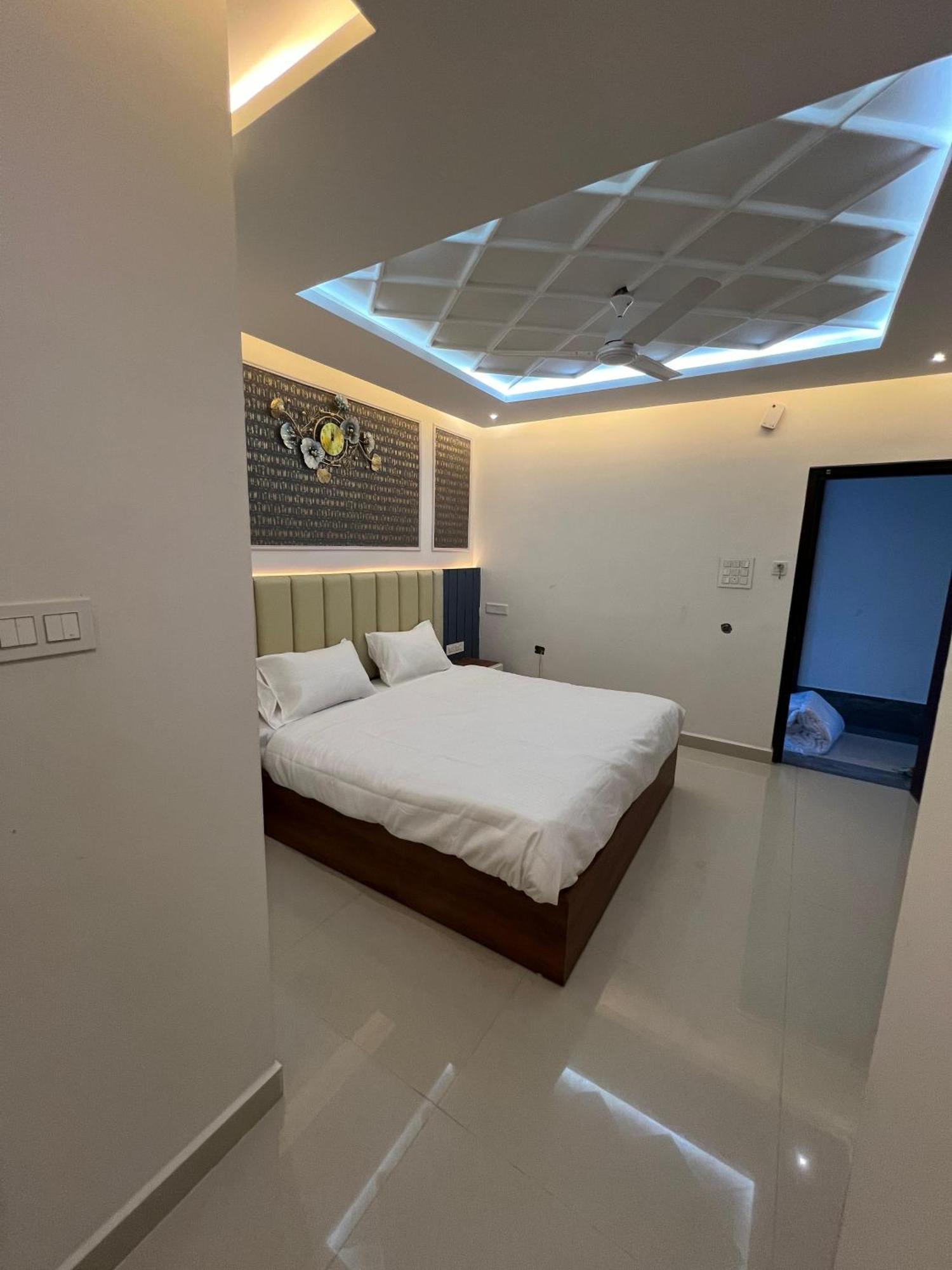 Snr Venus Hotels Tirupati Esterno foto